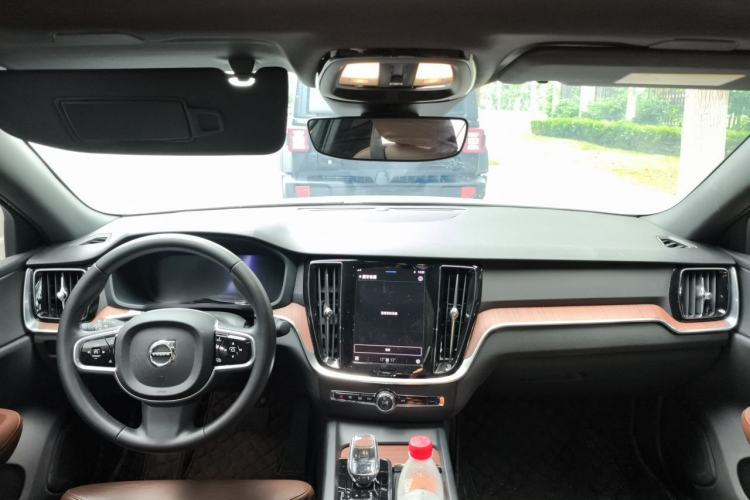 Used Volvo S60 2025 B4 Zhiyuan Luxury Edition Center Console