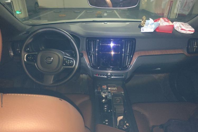 Used Volvo S60 2025 B4 Zhiyuan Luxury Edition Center Console