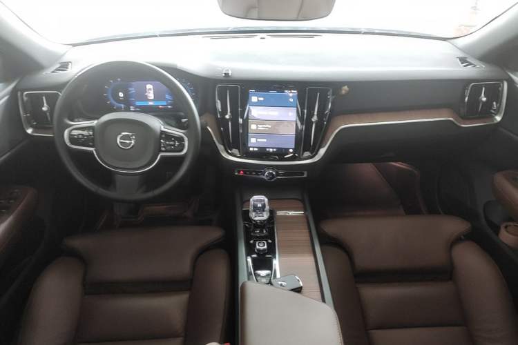 Used Volvo S60 2025 B4 Zhiyuan Luxury Edition Center Console