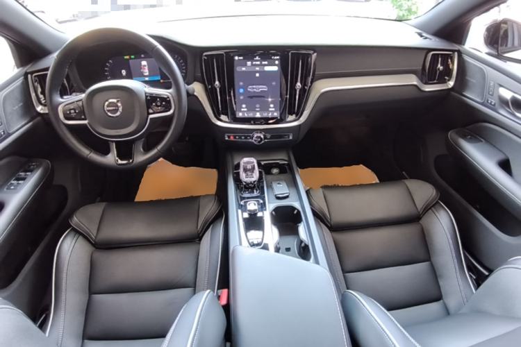 Used Volvo S60 2025 B5 Zhiya Sport Edition Center Console