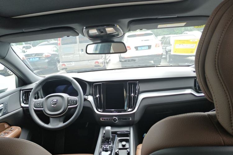 Used Volvo S60 2025 B4 Zhiyi Luxury Edition Center Console
