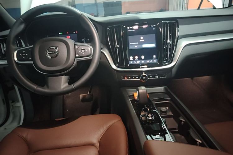 Used Volvo S60 2025 B4 Zhiyi Luxury Edition Center Console