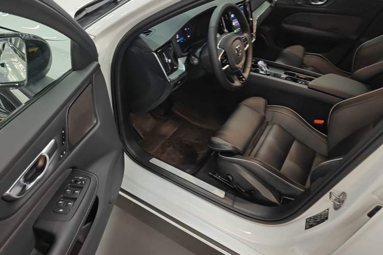 Used Volvo S60 2025 B5 Zhiya Sport Edition Driver Seat