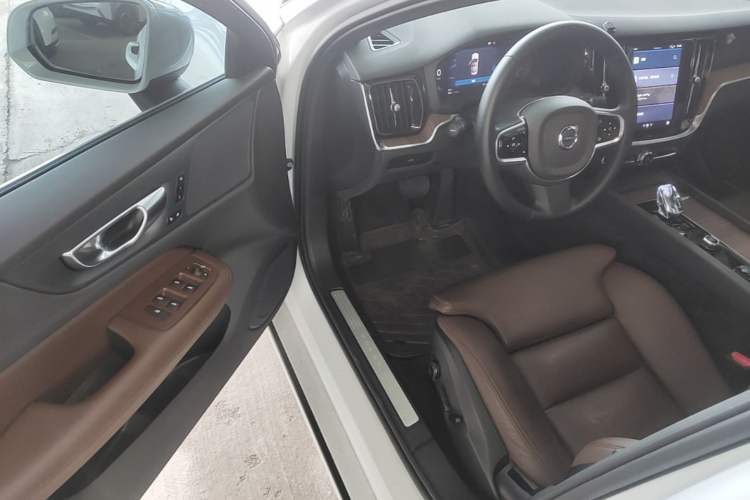 Used Volvo S60 2025 B4 Zhiyuan Luxury Edition Driver Seat