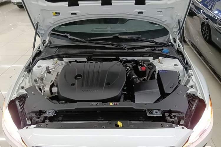 Used Volvo S60 2025 B4 Zhiyi Luxury Edition Engine Bay