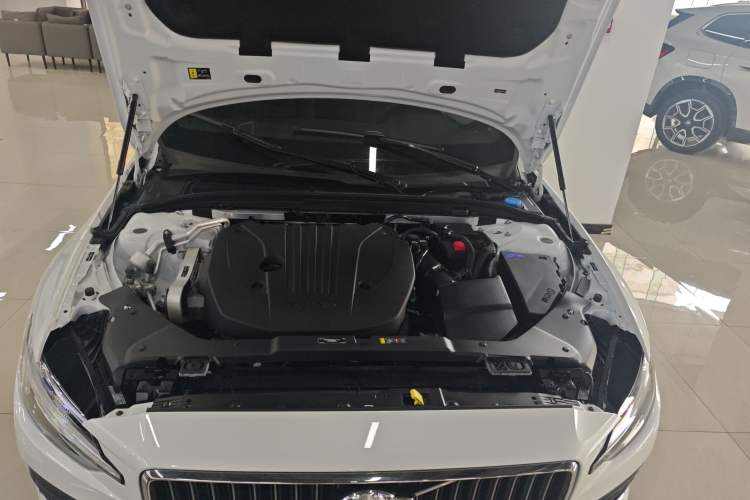 Used Volvo S60 2025 B4 Zhiyuan Luxury Edition Engine Bay
