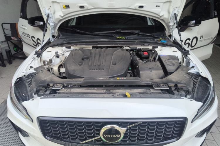 Used Volvo S60 2025 B5 Zhiya Sport Edition Engine Bay