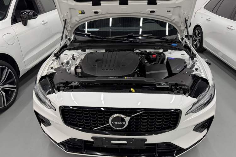 Used Volvo S60 2025 B5 Zhiya Sport Edition Engine Bay