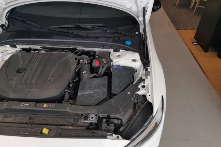 Used Volvo S60 2025 B5 Zhiya Sport Edition Engine Bay Left