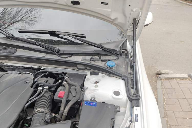Used Volvo S60 2025 B4 Zhiyi Luxury Edition Engine Bay Left