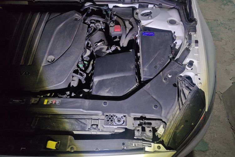 Used Volvo S60 2025 B4 Zhiyi Luxury Edition Engine Bay Left