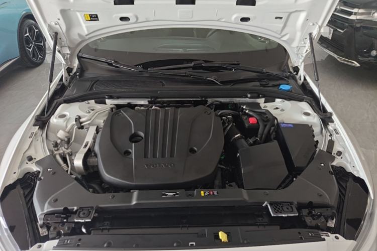 Used Volvo S60 2025 B5 Zhiya Sport Edition Engine Bay