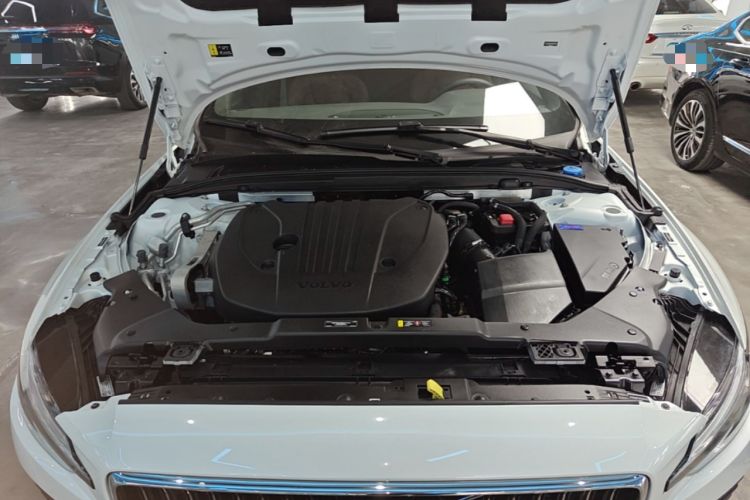 Used Volvo S60 2025 B4 Zhiyi Luxury Edition Engine Bay