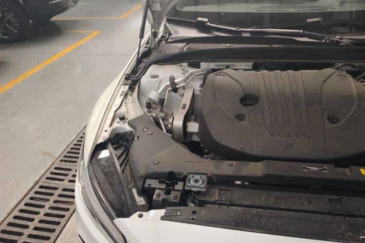 Used Volvo S60 2025 B5 Zhiya Sport Edition Engine Bay Right