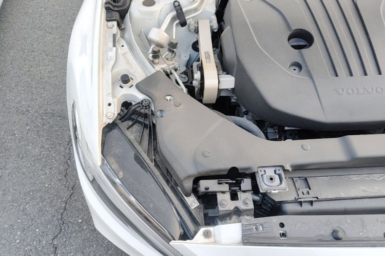 Used Volvo S60 2025 B4 Zhiyuan Sport Edition Engine Bay Right