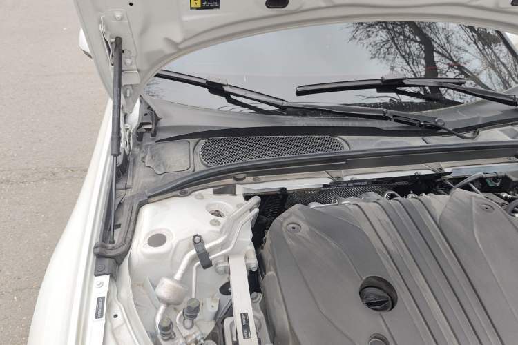 Used Volvo S60 2025 B4 Zhiyi Luxury Edition Engine Bay Right