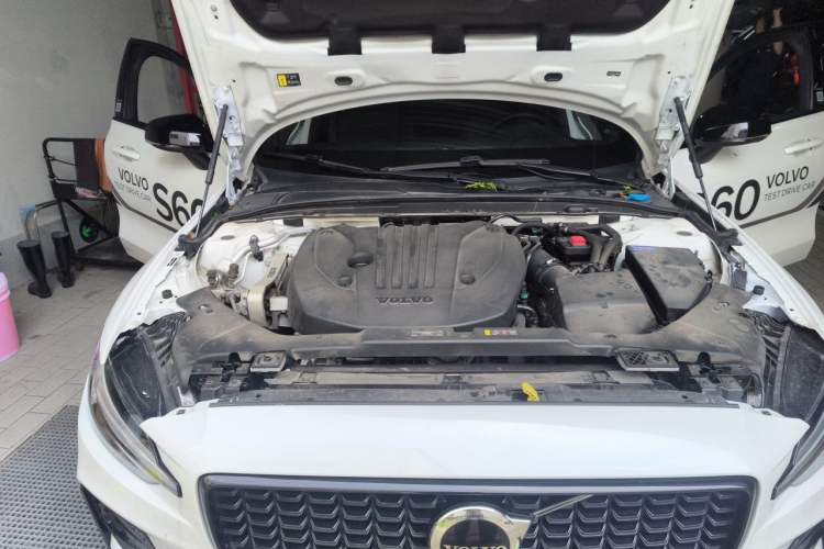 Used Volvo S60 2025 B5 Zhiya Sport Edition Engine Bay Right