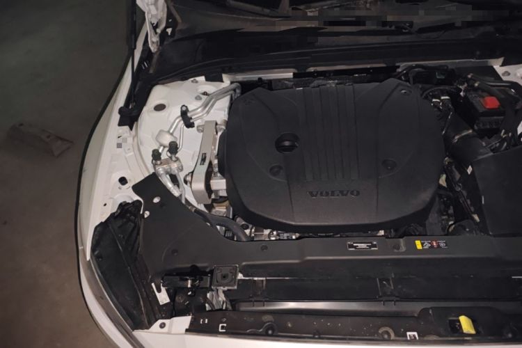 Used Volvo S60 2025 B4 Zhiyi Luxury Edition Engine Bay Right