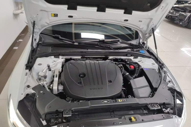 Used Volvo S60 2025 B4 Zhiyi Luxury Edition Engine Bay