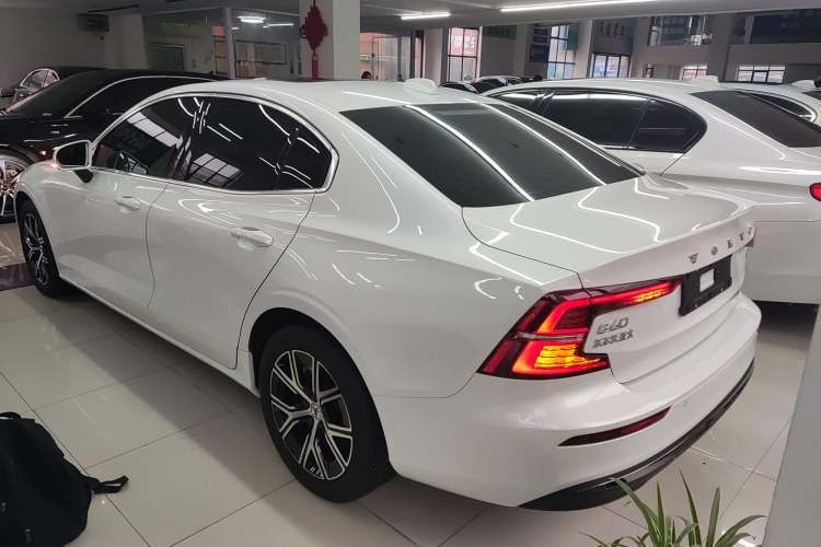 Used Volvo S60 2025 B4 Zhiyi Luxury Edition Exterior 2