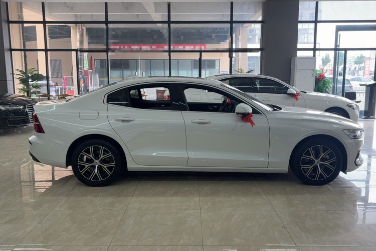 Used Volvo S60 2025 B4 Zhiyi Luxury Edition Exterior 2