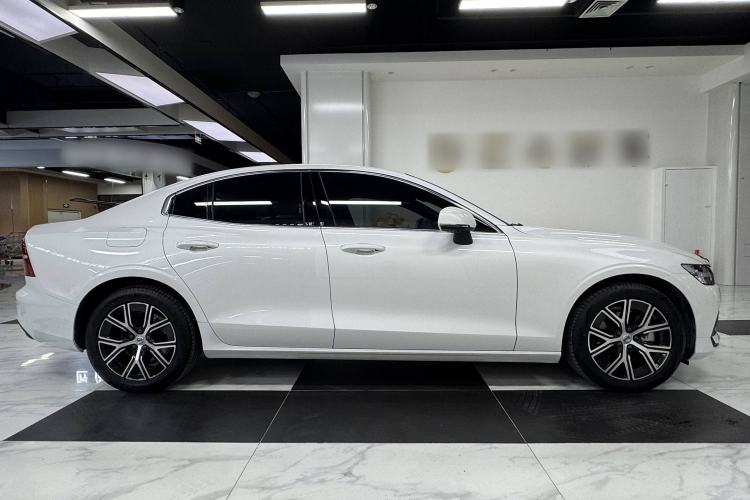 Used Volvo S60 2025 B4 Zhiyi Luxury Edition Exterior 2