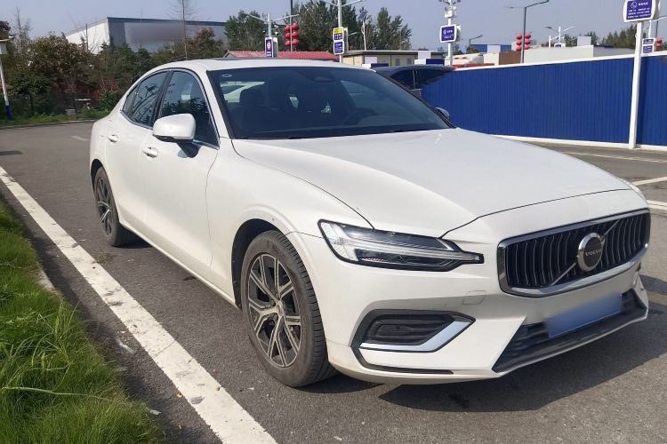 Used Volvo S60 2025 B4 Zhiyi Luxury Edition Exterior 2