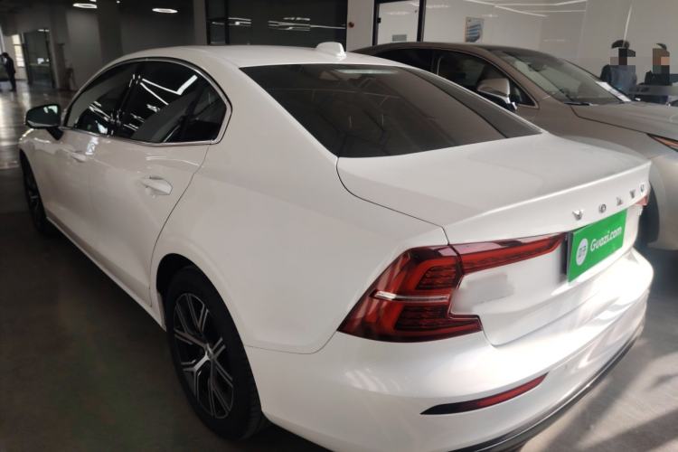 Used Volvo S60 2025 B4 Zhiyi Luxury Edition Exterior 2
