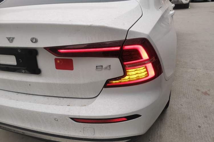 Used Volvo S60 2025 B4 Zhiyi Luxury Edition Exterior 2