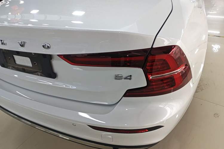 Used Volvo S60 2025 B4 Zhiyi Luxury Edition Exterior 3