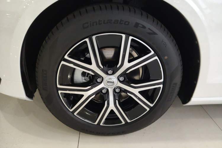 Used Volvo S60 2025 B4 Zhiyi Luxury Edition Exterior 3