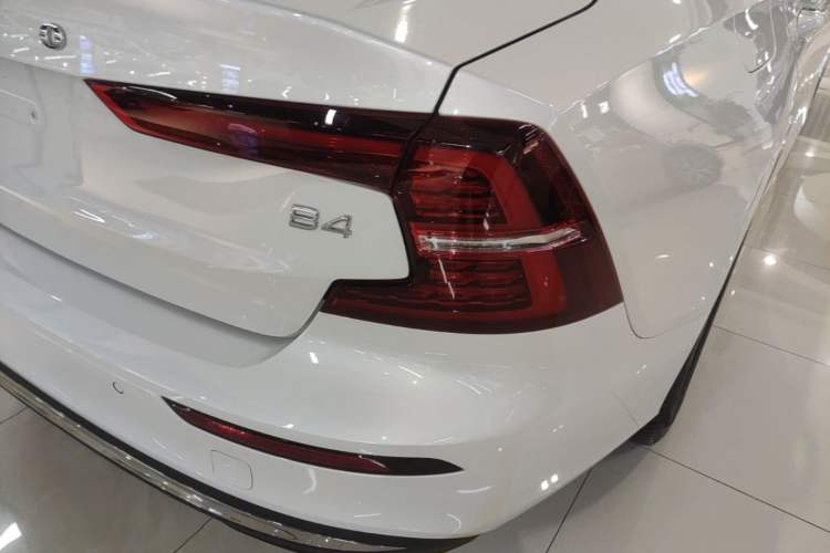 Used Volvo S60 2025 B4 Zhiyi Luxury Edition Exterior 3