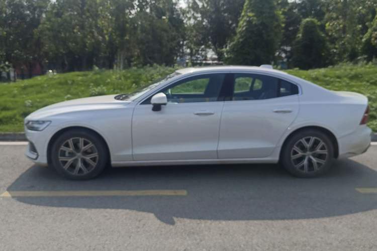 Used Volvo S60 2025 B4 Zhiyi Luxury Edition Exterior 3