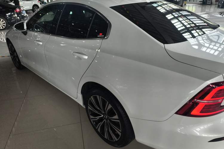 Used Volvo S60 2025 B4 Zhiyuan Luxury Edition Exterior 3