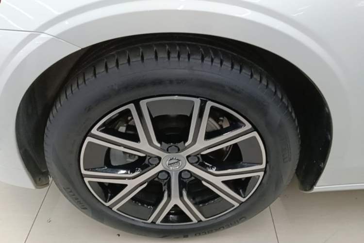 Used Volvo S60 2025 B4 Zhiyi Luxury Edition Exterior 4