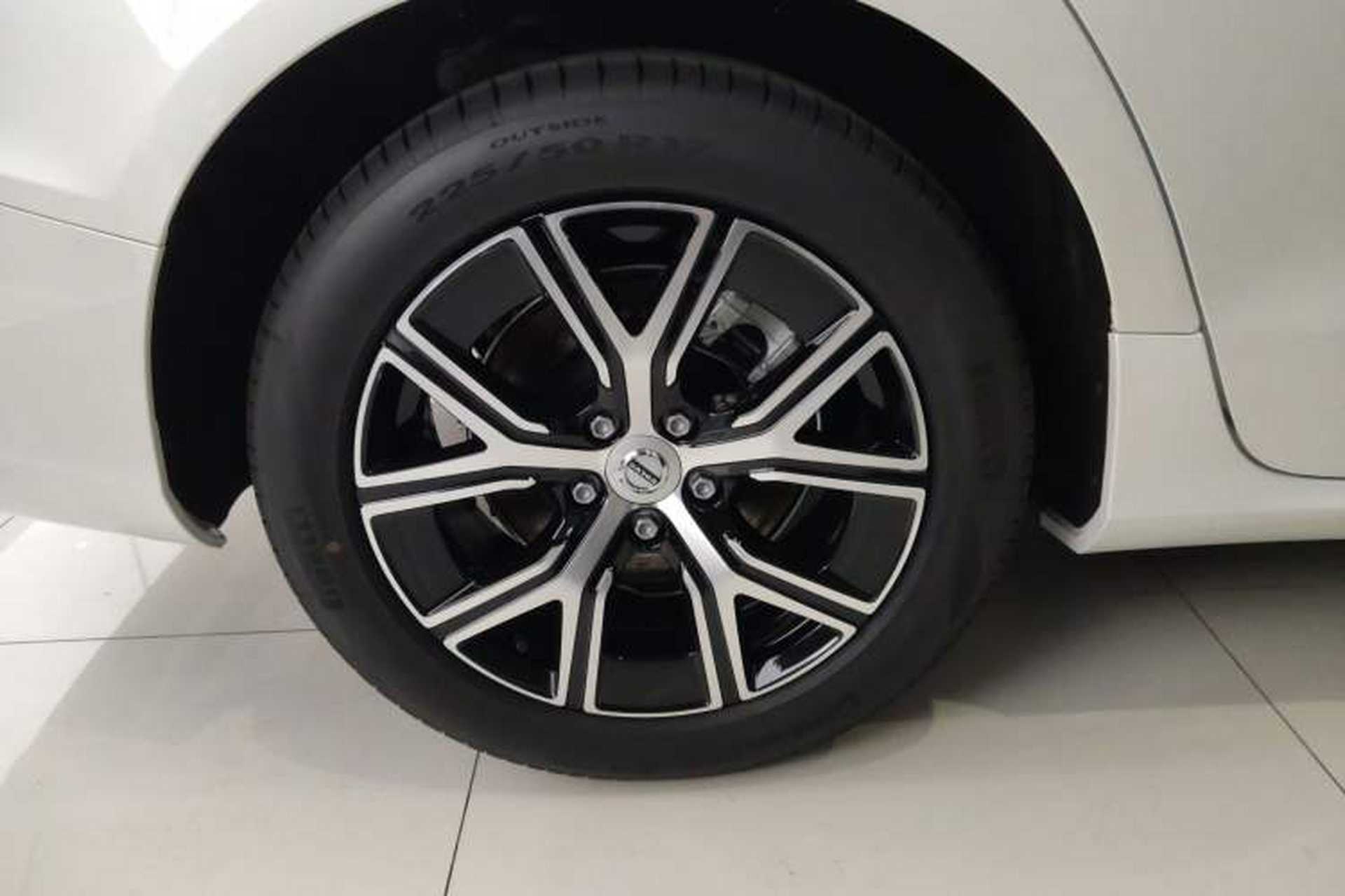 Used Volvo S60 2025 B4 Zhiyi Luxury Edition Exterior 4
