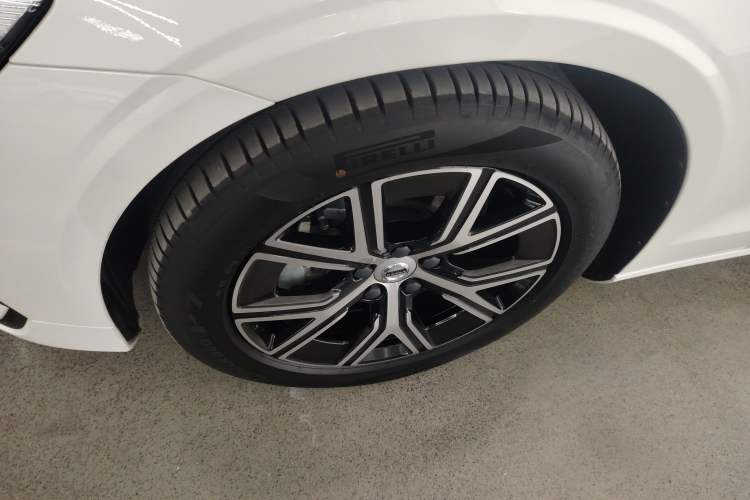 Used Volvo S60 2025 B4 Zhiyi Luxury Edition Exterior 4