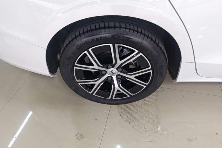 Used Volvo S60 2025 B4 Zhiyi Luxury Edition Exterior 5