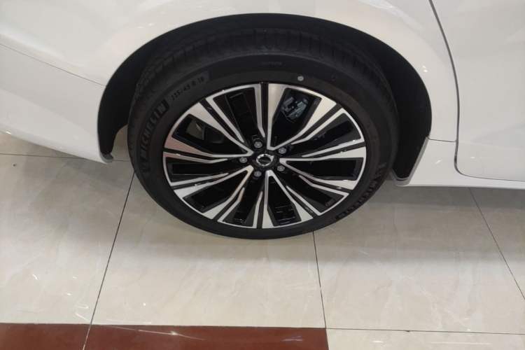 Used Volvo S60 2025 B4 Zhiyuan Luxury Edition Exterior 5