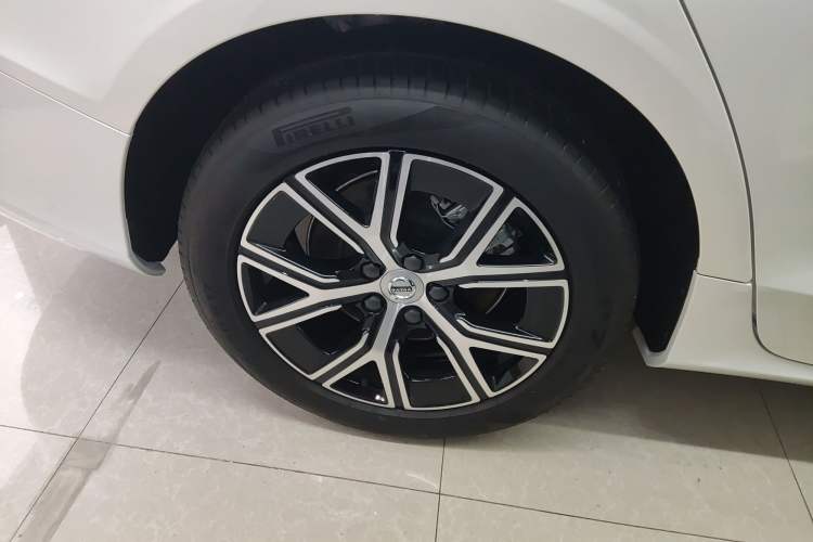 Used Volvo S60 2025 B4 Zhiyi Luxury Edition Exterior 5