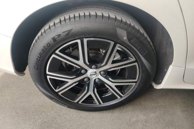 Used Volvo S60 2025 B4 Zhiyi Luxury Edition Exterior 5