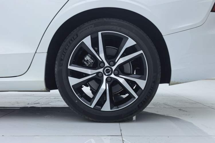 Used Volvo S60 2025 B4 Zhiyuan Sport Edition Exterior 6