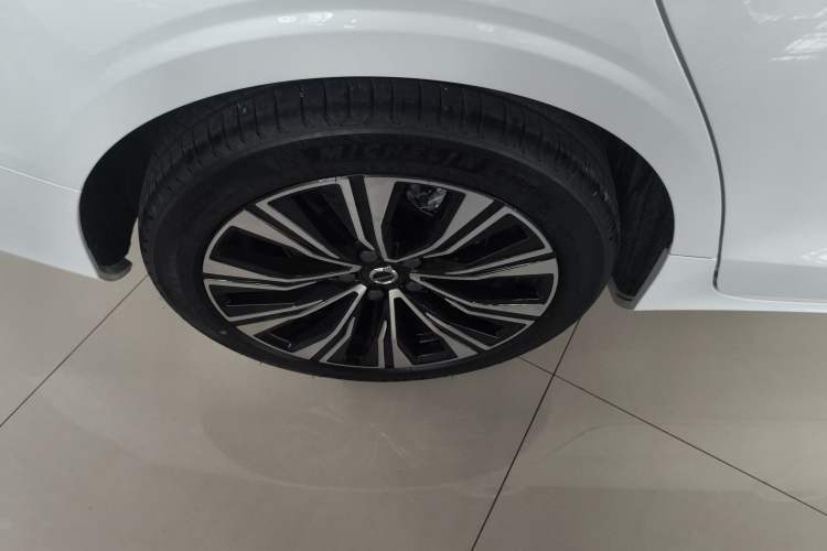 Used Volvo S60 2025 B4 Zhiyuan Luxury Edition Exterior 8