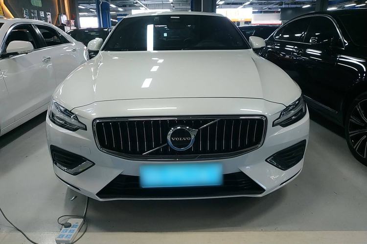 Used Volvo S60 2025 B4 Zhiyuan Luxury Edition Front