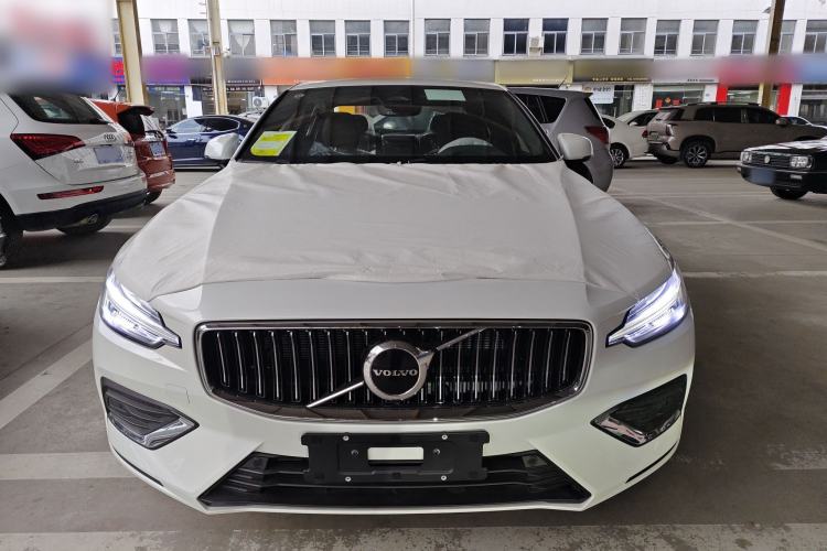 Used Volvo S60 2025 B4 Zhiyuan Luxury Edition Front