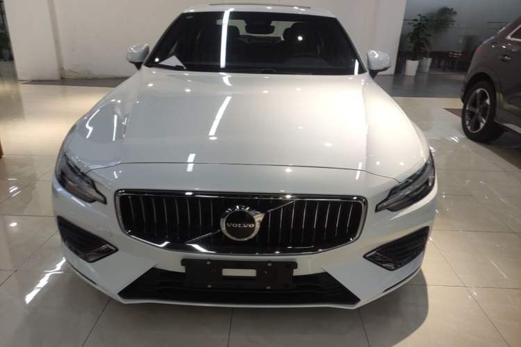 Used Volvo S60 2025 B4 Zhiyuan Luxury Edition Front