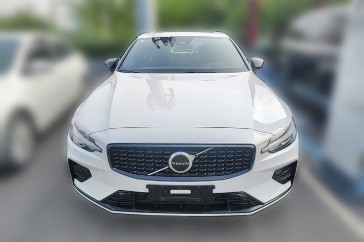 Used Volvo S60 2025 B4 Zhiyuan Sport Edition Front
