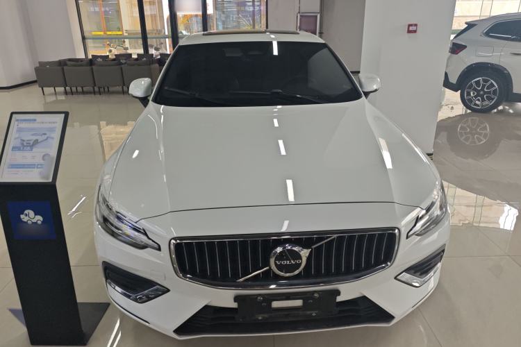 Used Volvo S60 2025 B4 Zhiyuan Luxury Edition Front