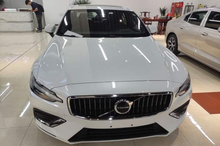 Used Volvo S60 2025 B4 Zhiyi Luxury Edition Front
