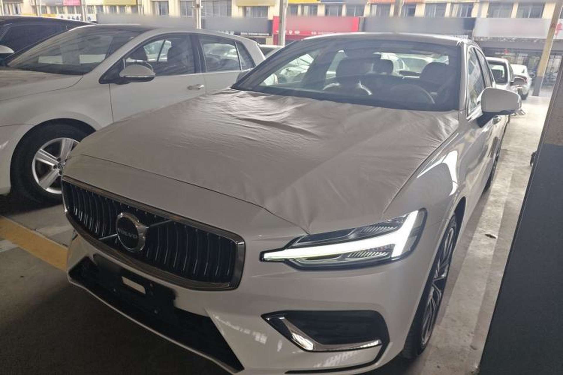 Used Volvo S60 2025 B4 Zhiyuan Luxury Edition Front Left 45 Deg